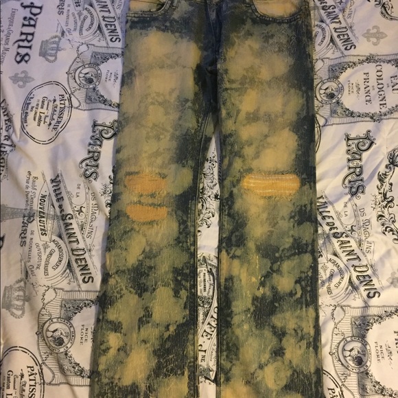 Robin’s Jeans - Picture 5 of 7